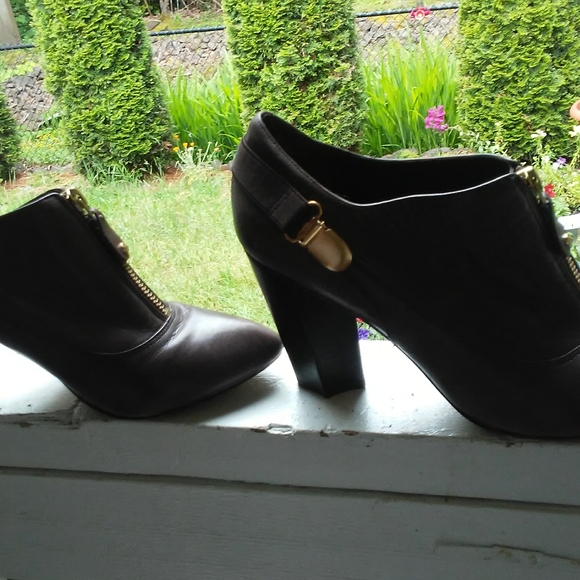 Gorgeous leather booties😍 - Picture 4 of 6